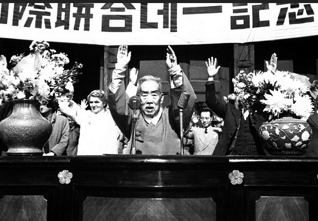 The Hon. S.Y. Lee, Vice President of South Korea, leads cheers at the close of the UN Day ceremony at Seoul. October 24, 1950